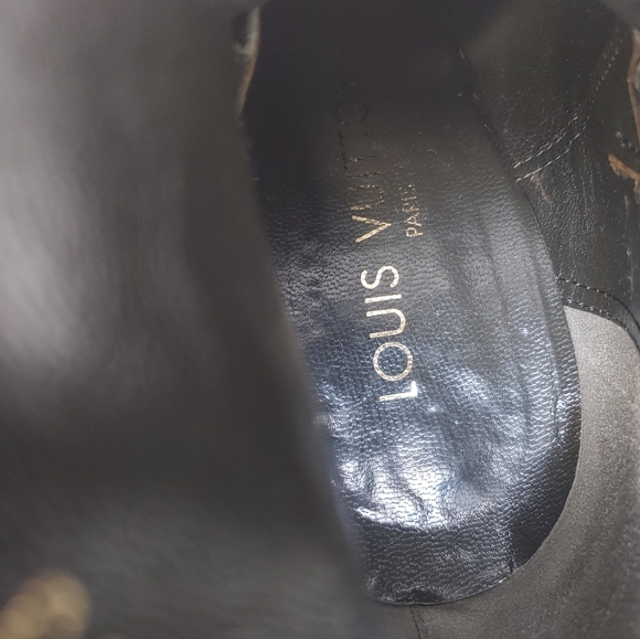 Louis Vuitton Monogram Pointed-Toe Booties - Picture 12 of 12